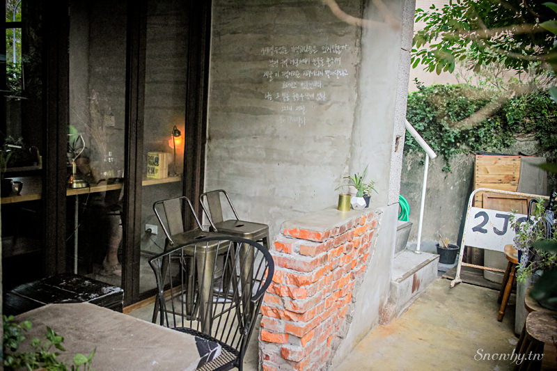 台北大安,2J cafe老屋改造韓系復古咖啡廳,喝咖啡配韓式起司年糕/大安森林公園站