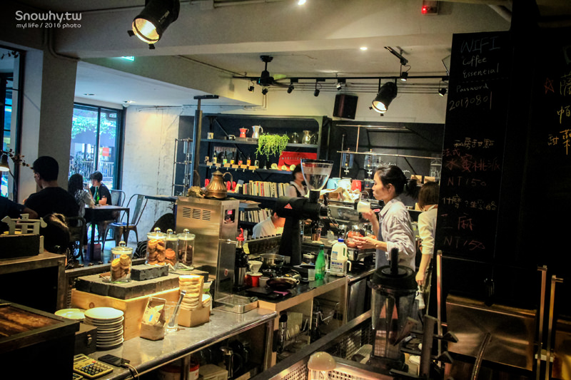 台北咖啡廳,台北松山區, 民生工寓, coffee essential,工業風咖啡廳
