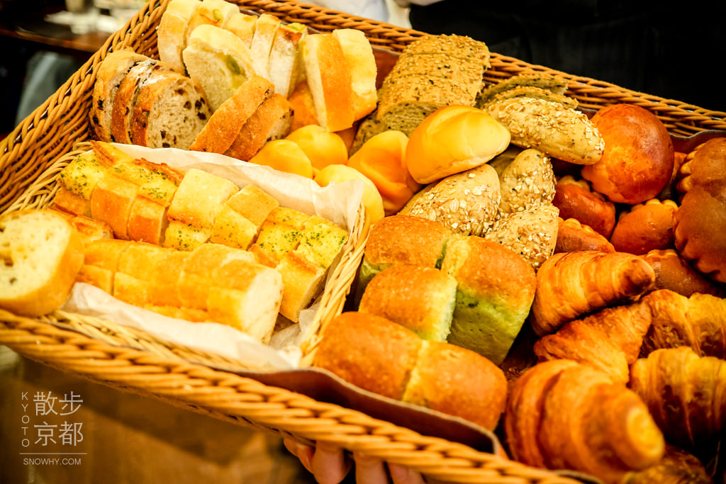 京都進進堂,京都早餐,三条河原町,百年麵包店,麵包籃,人氣早餐吃到飽,京都美食