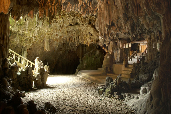 沖繩普天滿宮,沖繩中部聖地,神秘鐘乳石洞穴,琉球八大神社,沖繩景點