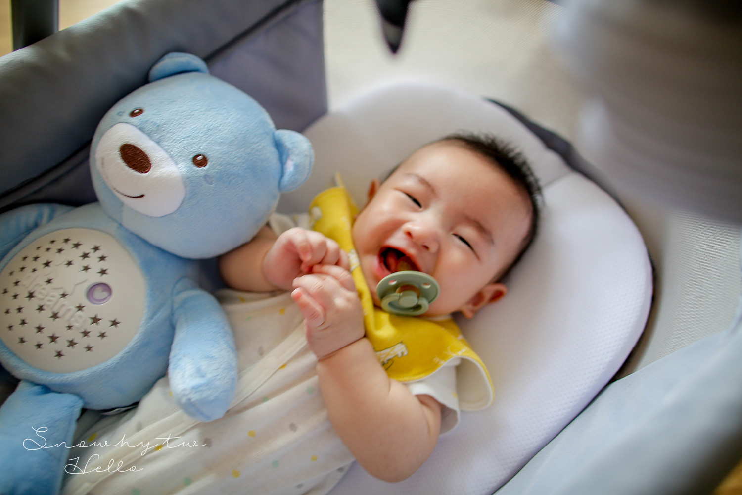 義大利 Chicco Baby Hug ,4合1餐椅,嬰兒安撫床,彩虹投射甜蜜晚安熊,育兒神器 嬰兒床,餐椅,寶寶餐椅,Baby Hug